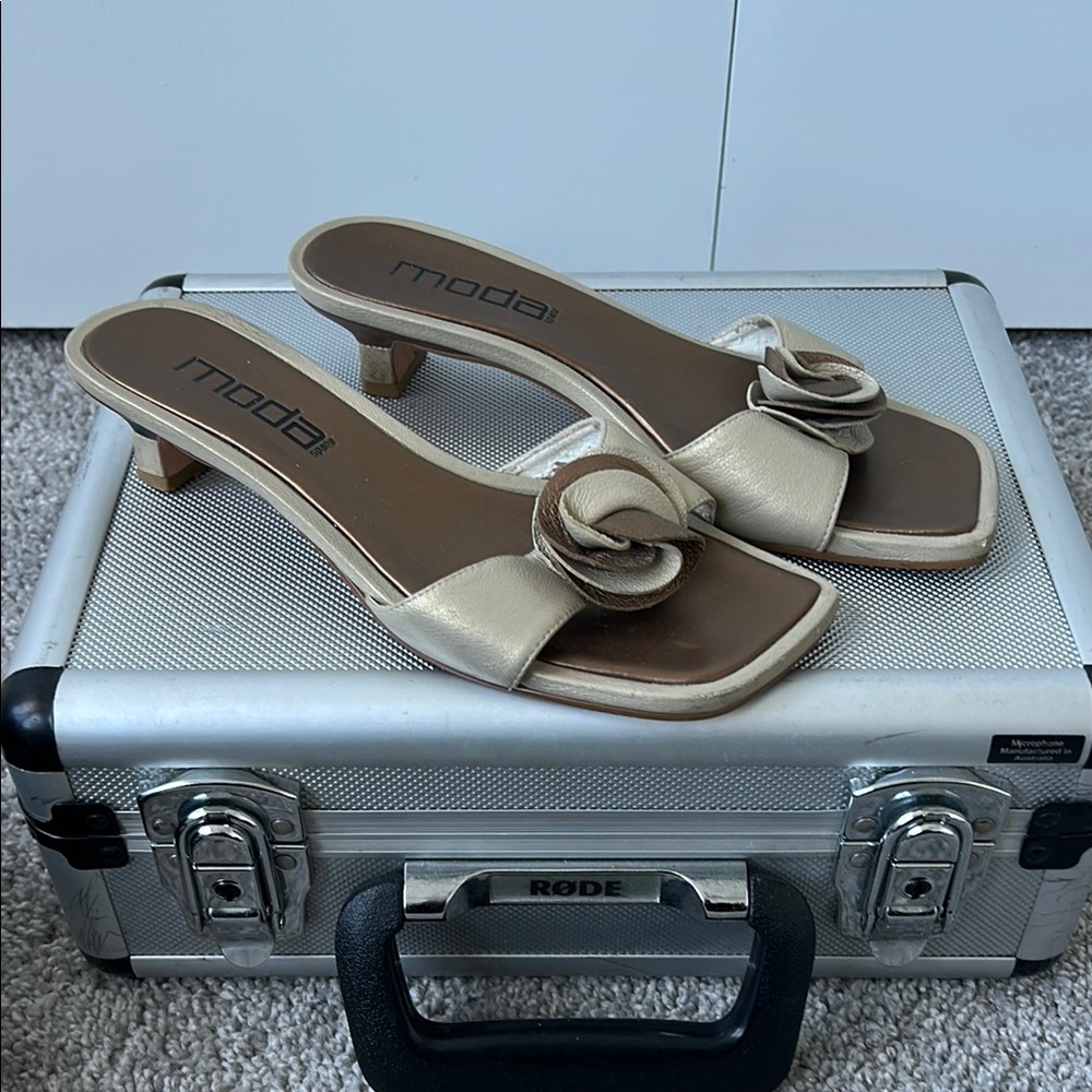 Vintage Moda Women's Cream Slide‎ Sandals VTG